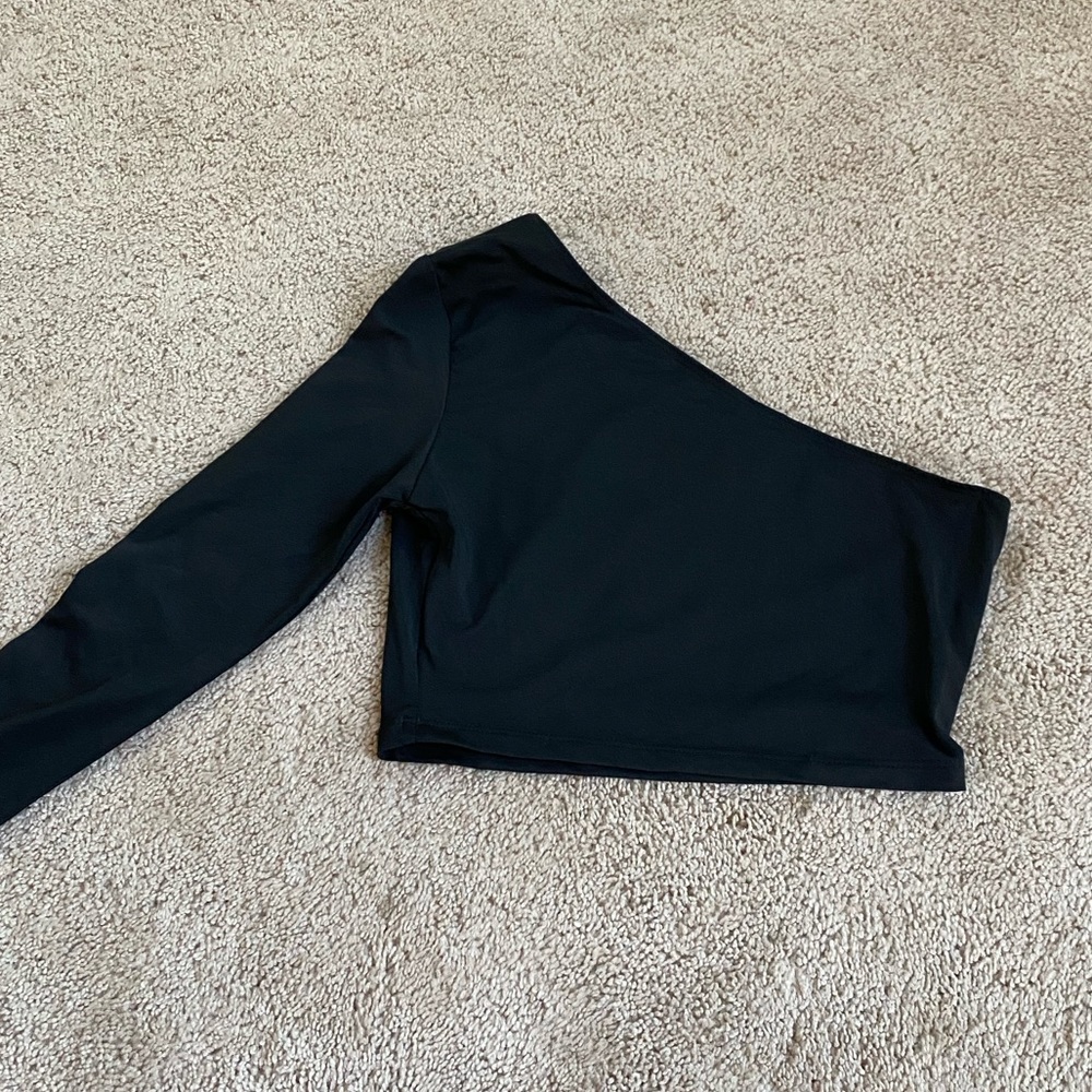Black One Long Sleeve Crop Top